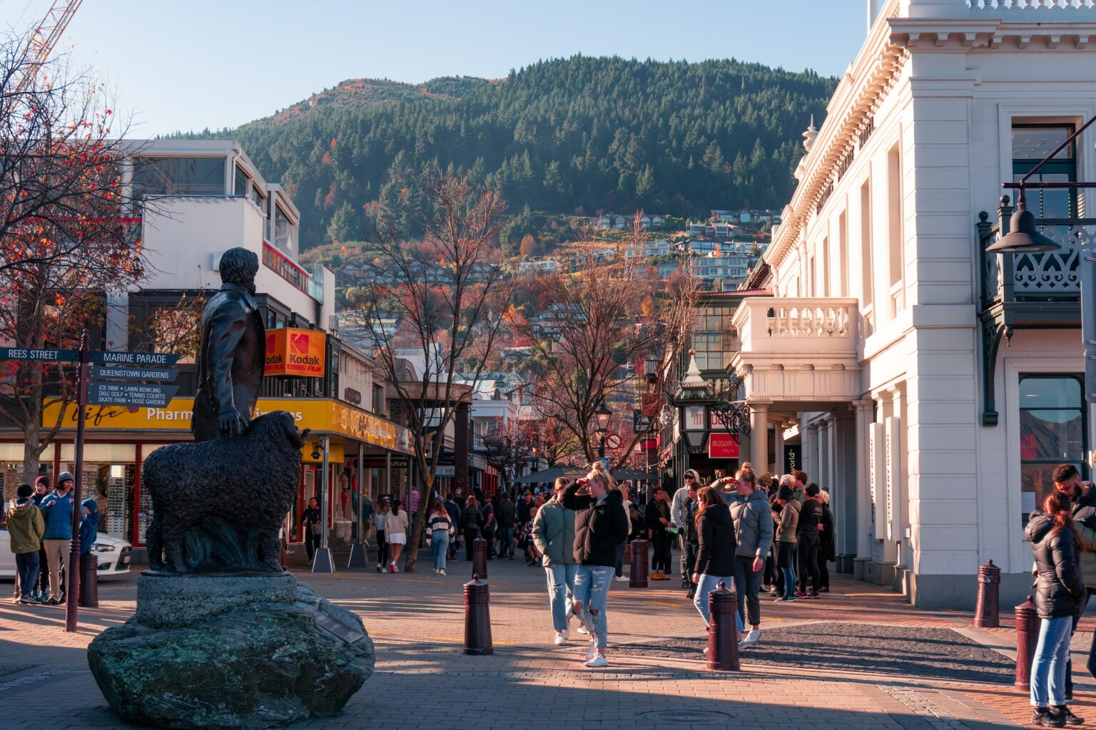 Queenstown mall street with the shearer statue, shopfronts and Ben Lomond behind